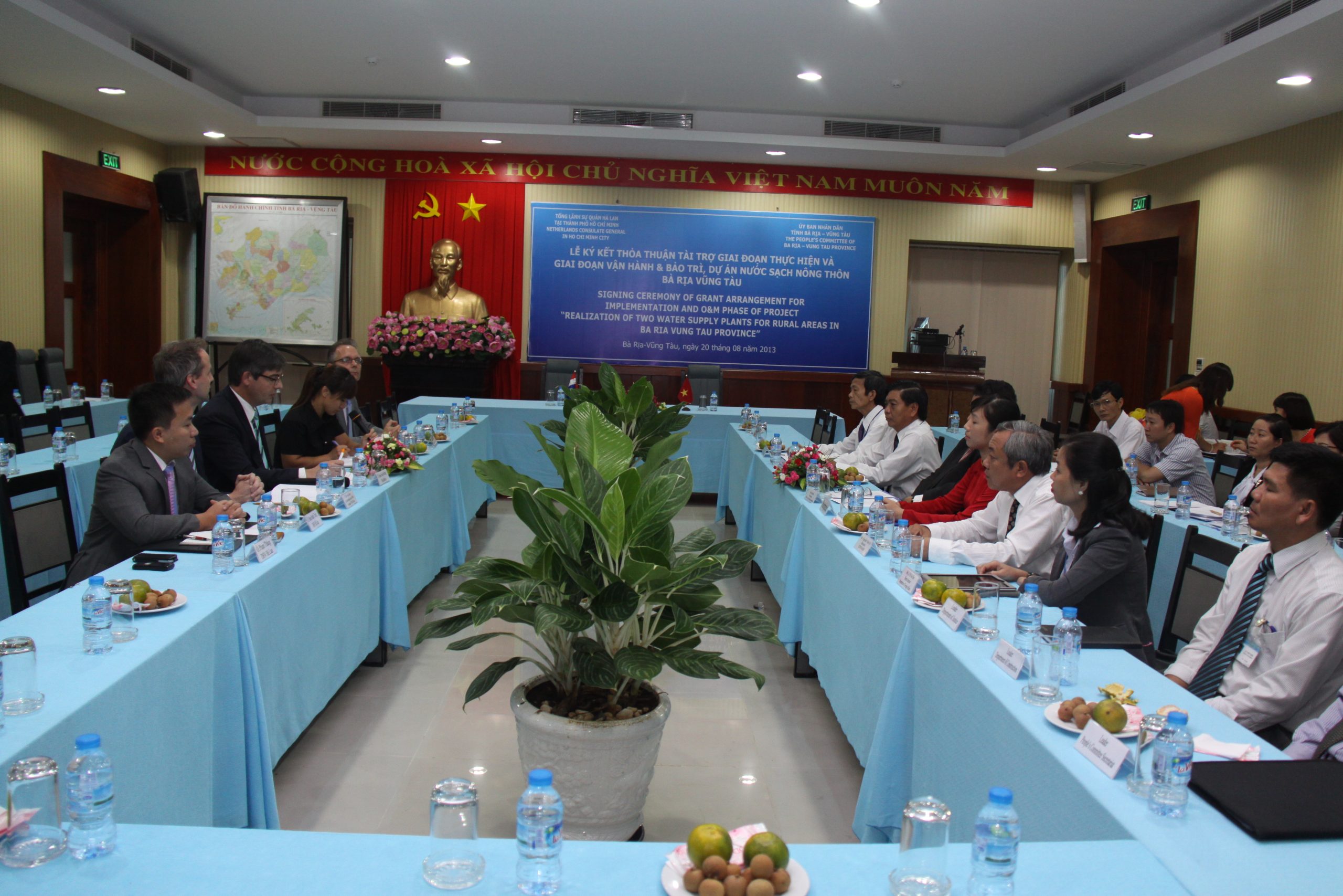Ký hiệp định Hà Lan